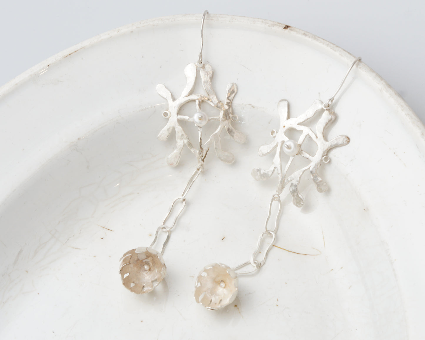 Openwork earrings