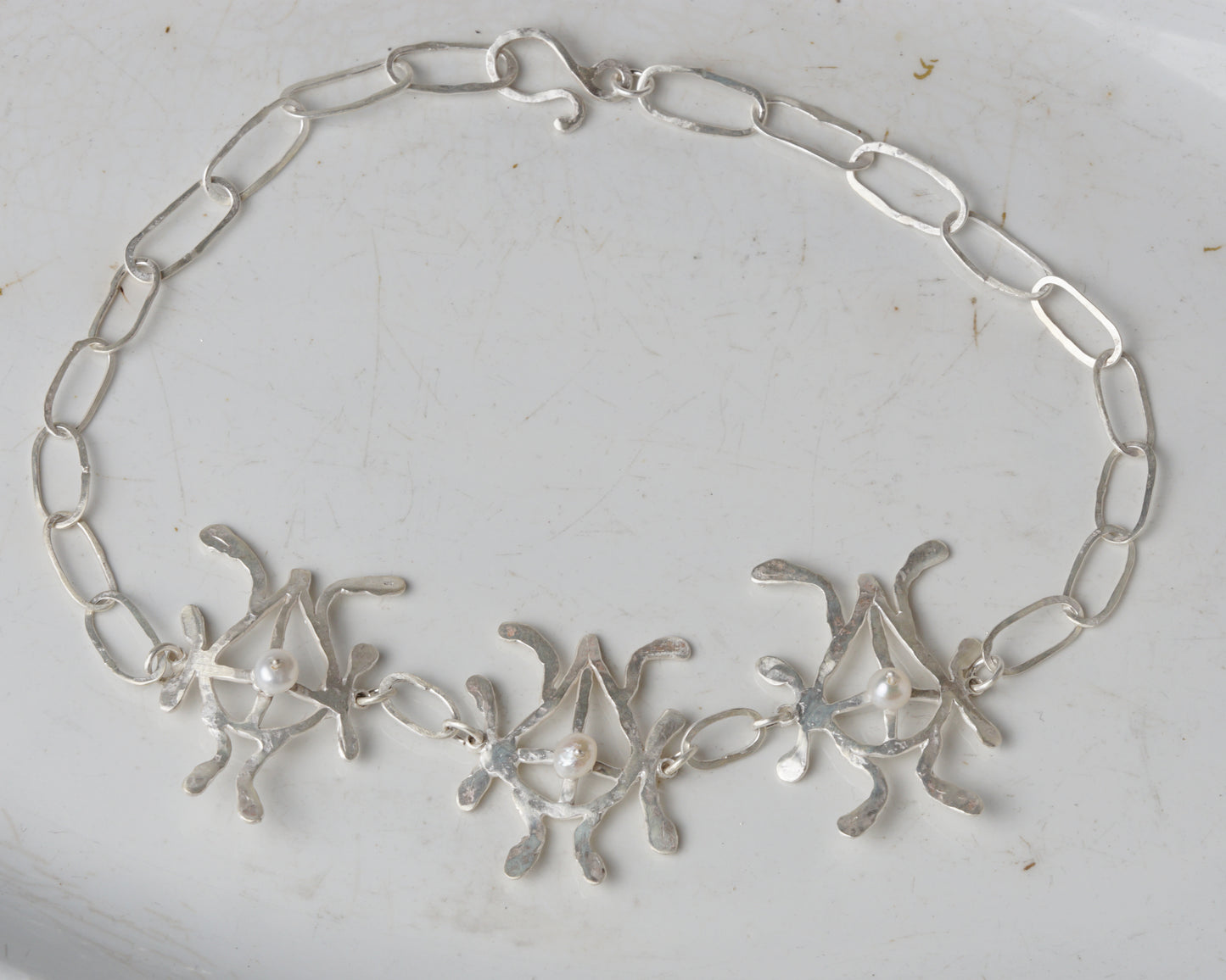 Openwork neklace