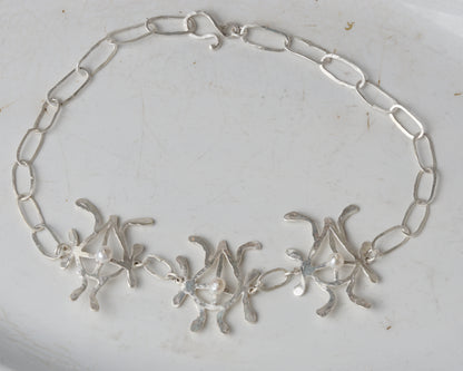 Openwork neklace