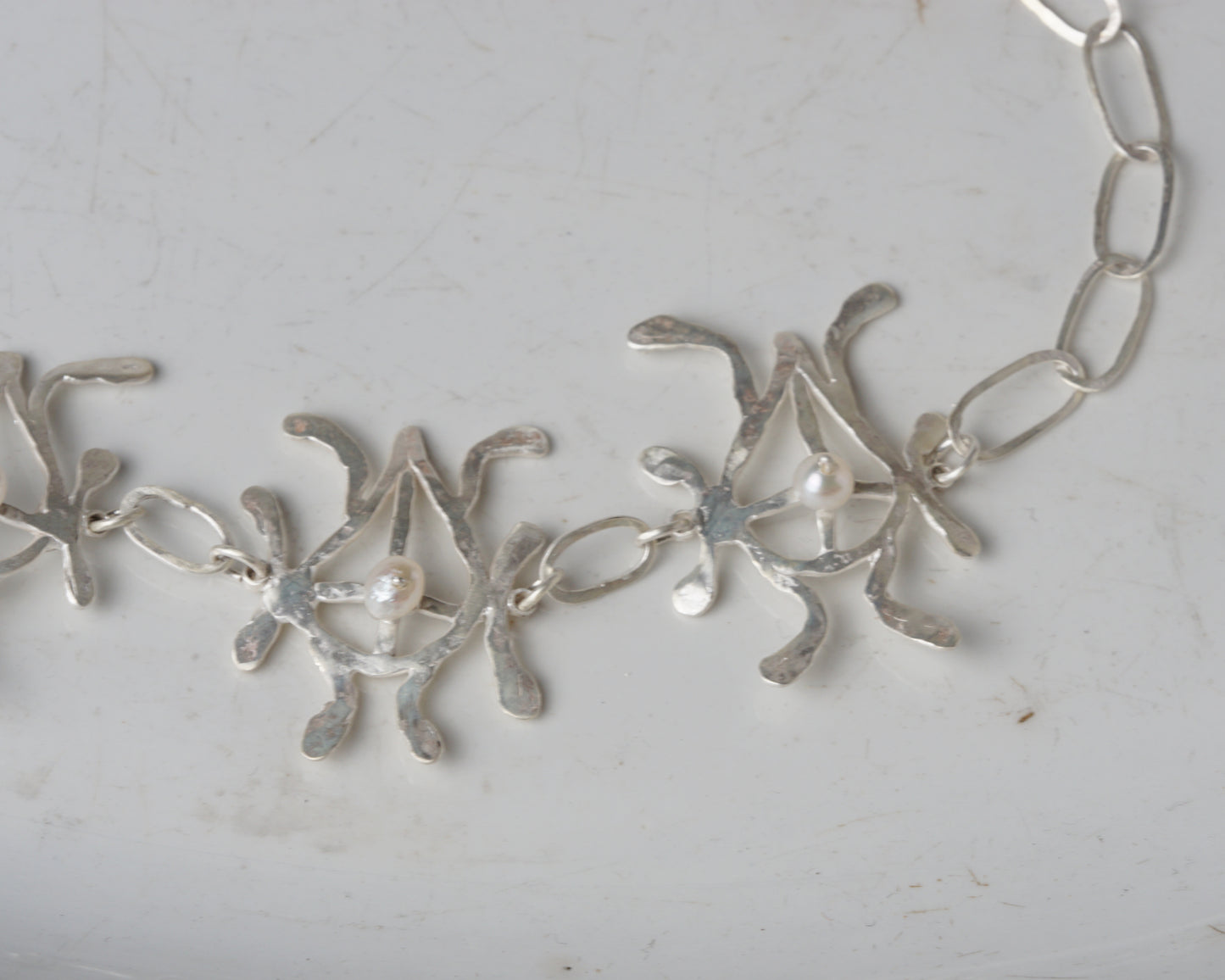 Openwork neklace
