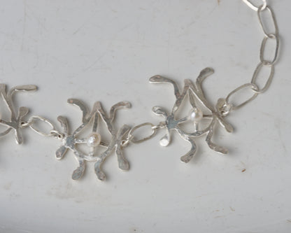 Openwork neklace