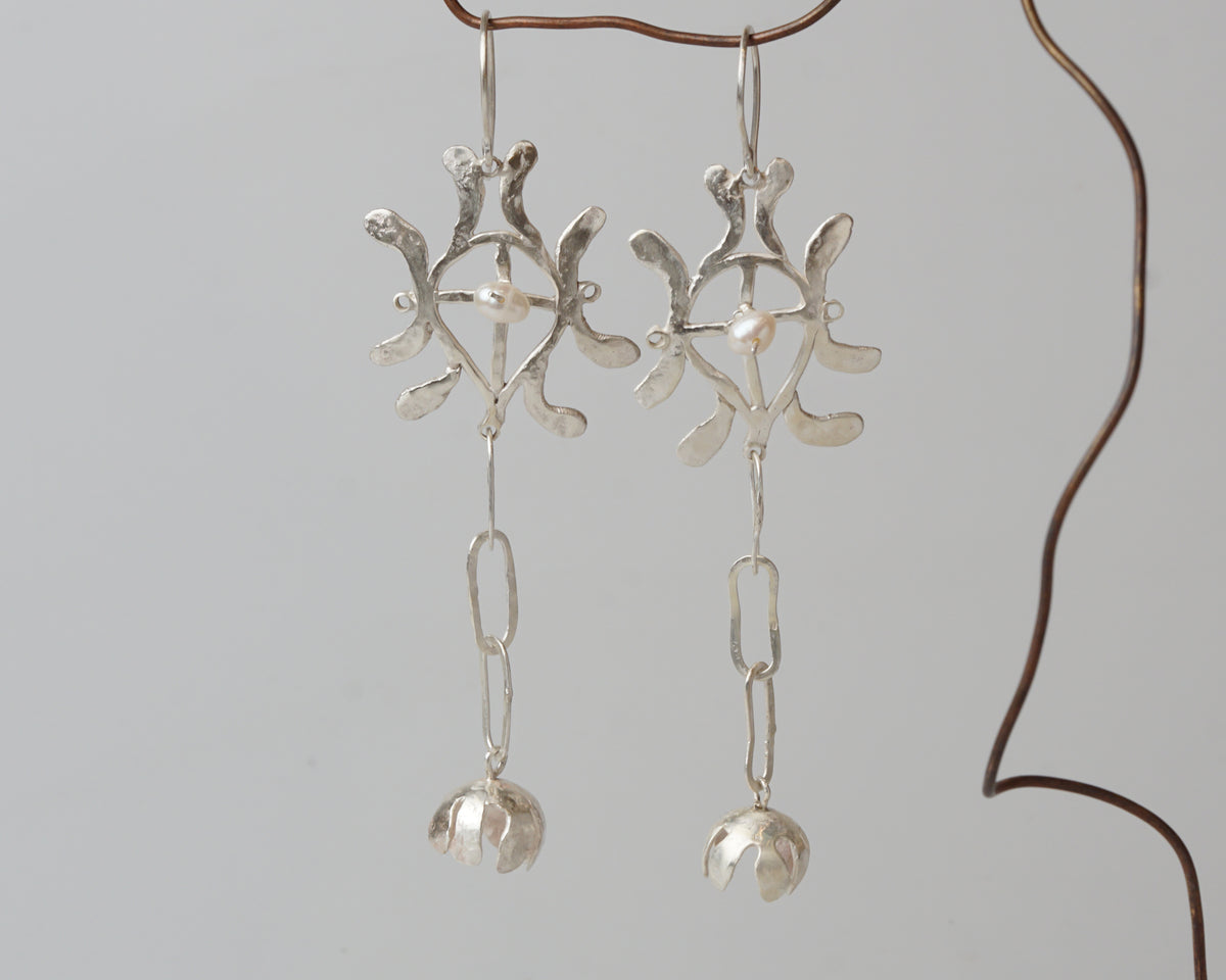 Openwork earrings