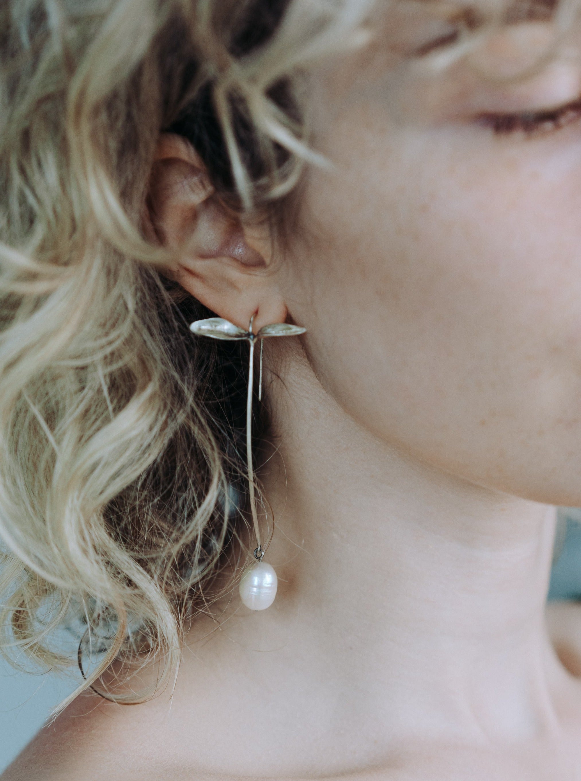 Sprout pearl store earrings