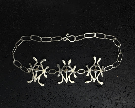 Openwork neklace