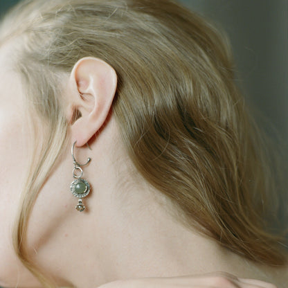 Mono earring with jade