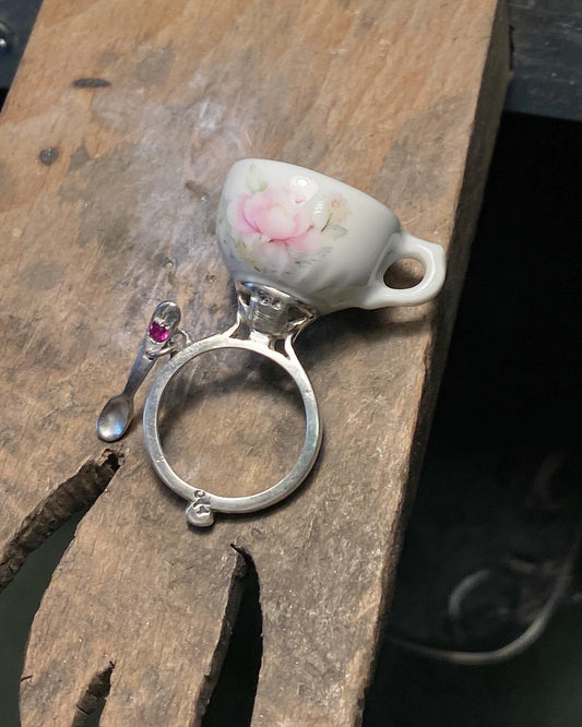 MAD TEA PARTY RING