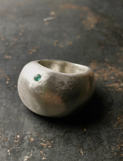 Whale ring with emerald