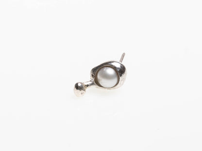 Silver earrings with moonstone en cabochon, handcrafted